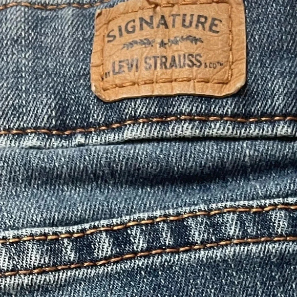 Levi Strauss Signature Jean denim shorts frayed distressed style  size 2- W26 - Picture 11 of 14